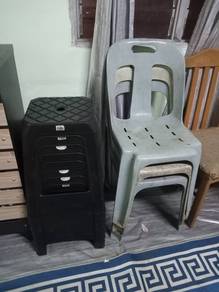 KERUSI putih
