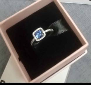 Masih seperti baru cincin batu biru