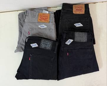 Levi’s Jeans sz 32 Combo::.