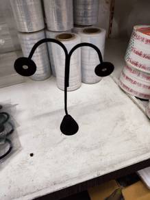 Pameran Kecil Untuk Anting Anting