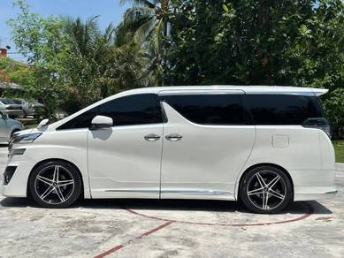 Toyota Vellfire in Bukit Jalil, KUL