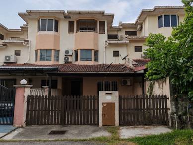 2.5-storey Terraced House For Sale in Seri Kembangan,SGR