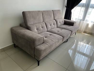 3-Seater Tufted Sofa with Adjustable Headrests
