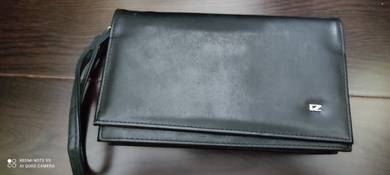 Mens Compact IZ leather clutch bag