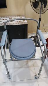 Commode chair
