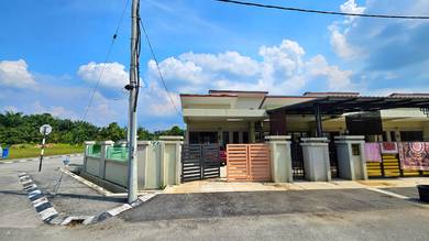 Terraced House For Sale in Bota,PRK