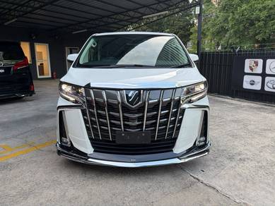 Toyota Alphard SC in KLCC, KUL