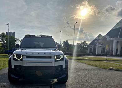 Land Rover Defender 110 P300 SE in Setia Alam, SGR