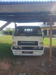 Lori 1 tan setengah