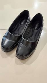 Black shoes for event