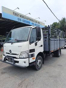 2022 HINO XZC710R - WOODEN CARGO w Railing