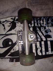skate board 