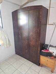 Almari baju 3 Pintu