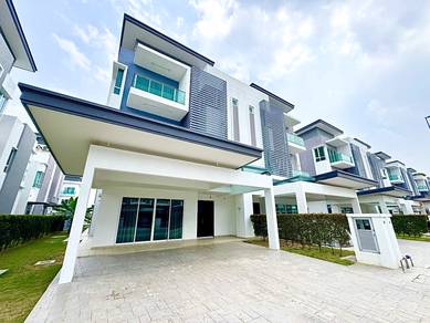 Semi-Detached House For Sale in Setia Alam,SGR