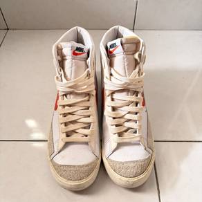 Nike Blazer Mid ’77 Vintage White/University Red