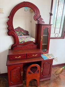 dressing table
