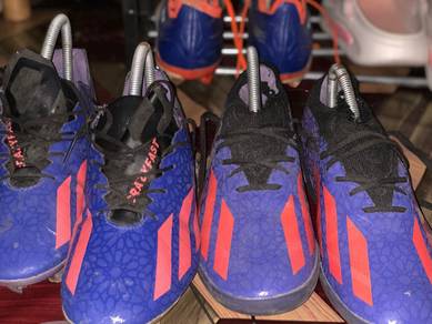 2 pasang boot kasut bola untuk dijual dlm satu har