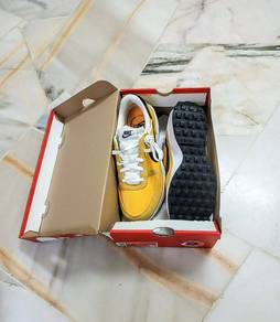 Nike waffle yellow new