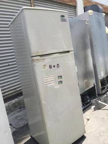 Gold Star 2 Pintu Doors Refrigerator Freezer Ais