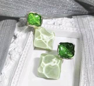 women Fashion design earrings