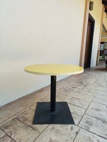 Laminate round top table