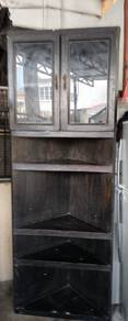 almari sudut hiasan (corner display cabinet)