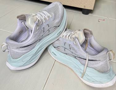 Asics Superblast V2 to letgo