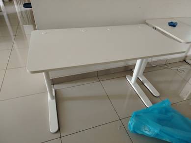 White 4FT Adjustable Height Table TD876
