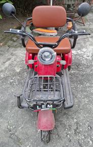 3-Wheel Electric Scooter / Electric-Tricycle
