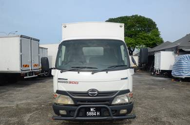 Hino WU600R 1 Ton Luton Kotak