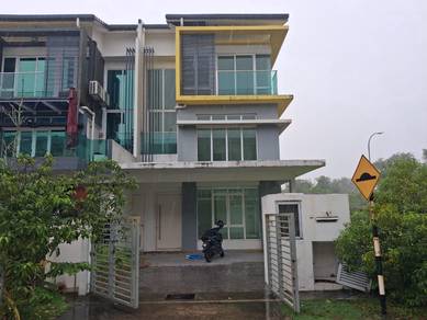 2.5-storey Terraced House For Sale in Rawang,SGR