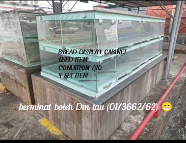 bread n cookies display cabinet 