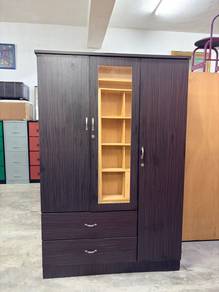 almari 3 pintu