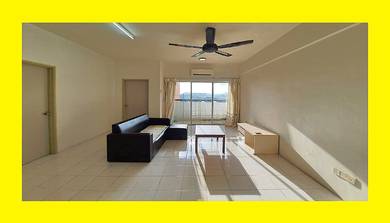 Condominium For Rent in Green Acre