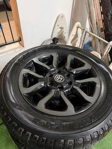 Toyota Hilux 2.8 Original Tyre & Rim