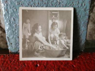 Old Photo Women Children Bath Tub