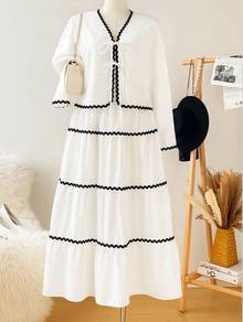 Jubah Muslimah with Laces Stripped Elegant Design