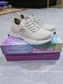 kasut skechers perempuan untuk dijual