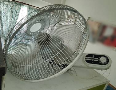 kipas dinding terpakai 