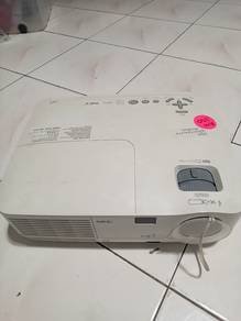 NEC NP216 projector with 2,500 ANSI lumens