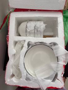 Unused 20 pc crockery set