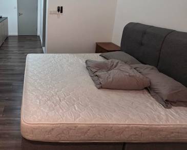 Second-Hand Matteress for Sale!! Free 2 pillows