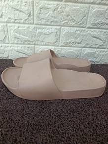 Uk9 Archias Slip-On Slides Sandals