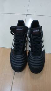 Kasut Adidas Mundial Team