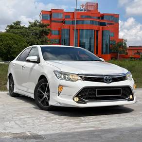 Toyota Camry HYBRID in Setia Tropika, JHR
