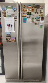 peti sejuk dua pintu side by side jenama smeg