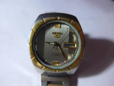 Seiko 5 Automatic 17 Jewels Bulky Square Watch