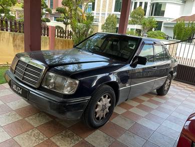 Mercedes Benz 260E in Ipoh, PRK