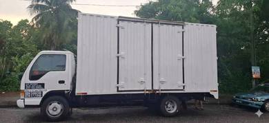 Isuzu NPR71 3ton lorry 2010