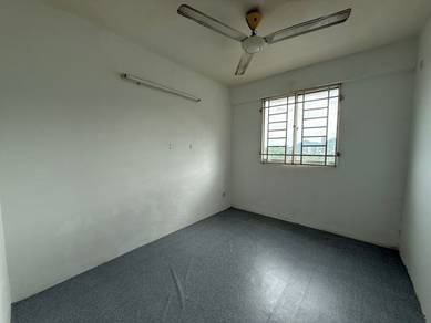 Apartment For Sale in Centrio Avenue